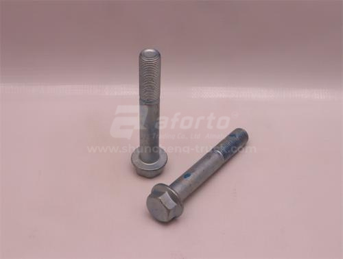 Болт с шляпкой 16*105*1.5 кронштейн рессоры HOWO TX передней задний (оригинал)