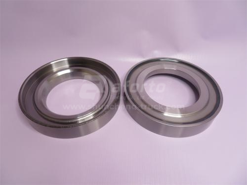 Кольцо распорное сальника ступицы задней HOWO 70T AC26 130*220*44 (оригинал)