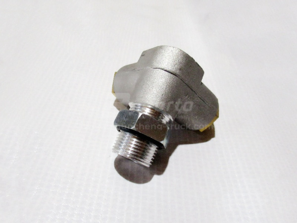 Фитинг воздушный V-образный 4 отверстия SHAANXI X6000 6*4  (оригинал)