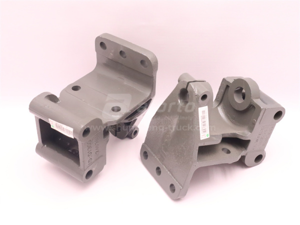 Кронштейн рессоры HOWO TX передний левый (оригинал)