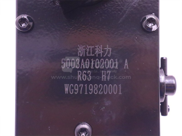 Гидронасос подъёма кабины ручной HOWO Pener