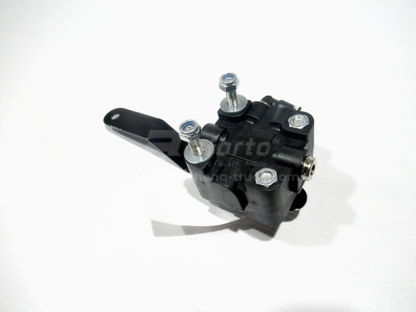 Кран регулятор уровня SHAANXI X3000 передно-левого (оригинал)