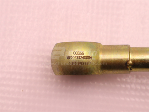 Трубка масляная  вход делителя КПП SINOTRUK (оригинал)