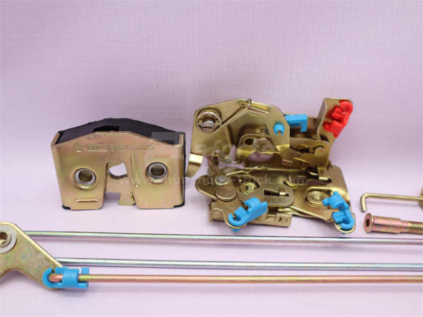 Замок двери кабины с тягой SHAANXI F2000 левый (оригинал)