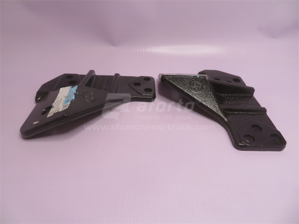 Кронштейн двигателя SHAANXI F3000 правый (оригинал)