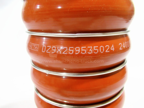 Патрубок интеркулера SHAANXI X6000 100*300 (оригинал)