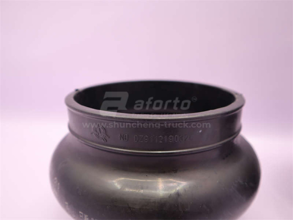 Гофра воздухозаборника SHAANXI F3000 132*142*126 QINYAN