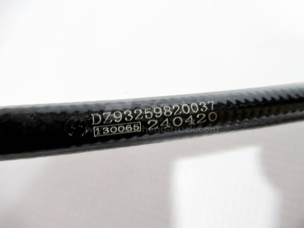 Шланг гидравлики подъема кабины SHAANXI X5000 750mm (оригинал)