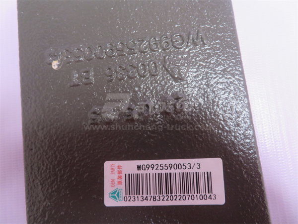 Кронштейн подушки двигателя HOWO A7 задней правый (оригинал)