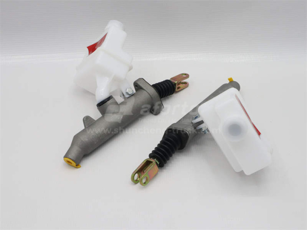 Цилиндр сцепления главный SHAANXI M3000/L3000/H3000S 31520 (оригинал)