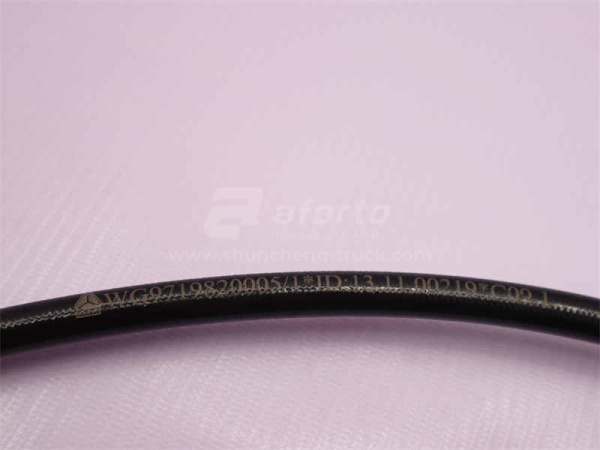 Шланг гидравлики подъёма кабины HOWO/SHAANXI 2.6m (оригинал)