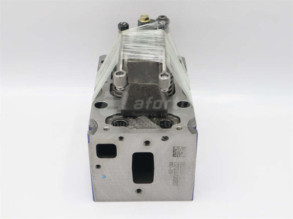 Головка блока WEICHAI WP10.340E22 (4 клапана) в сборе с клапанами