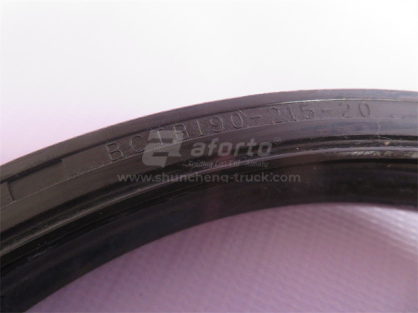 Сальник балансирного вала HOWO 70T AC26 190*215*20 (оригинал)