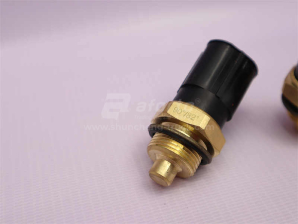 Датчик температуры охлаждающей жидкости WP10/WD618 82-90° (оригинал)