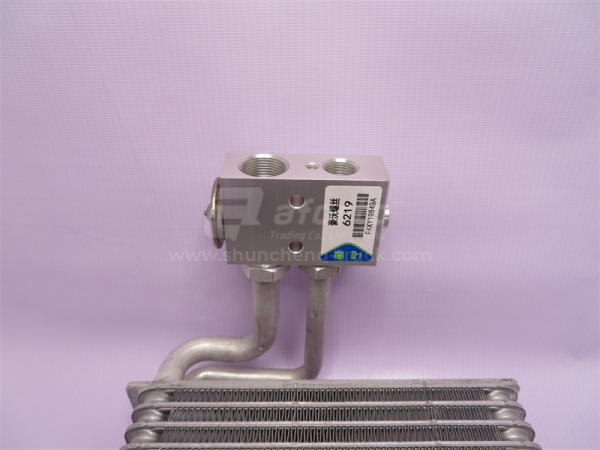 Радиатор кондиционера HOWO