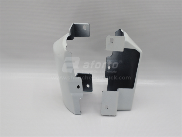 Заглушка навеса двери правая нижняя HOWO 2010 белая