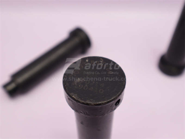 Палец форкоп заднего SHAANXI X3000/M3000 (оригинал)