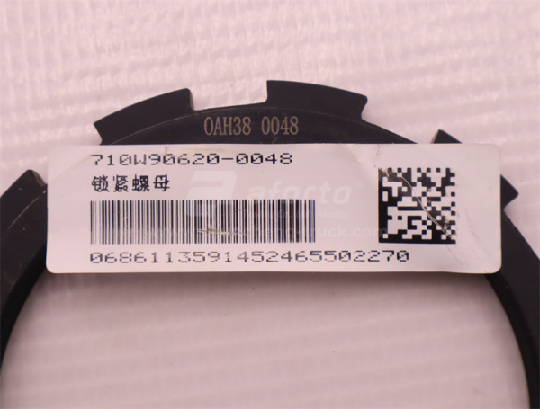 Гайка ступицы MCP16 задней правая (оригинал)