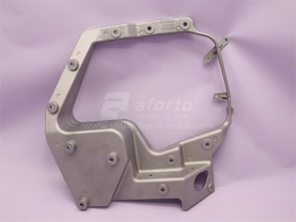 Кронштейн крепления передней фары HOWO A7 левый (алюминевый)