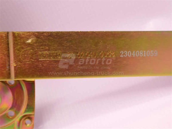 Стеклоподъемник SHAANXI F2000 ручной правый (оригинал)