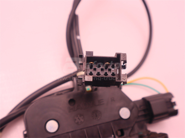 Замок двери кабины с тягой SHAANXI X5000 правой (оригинал)