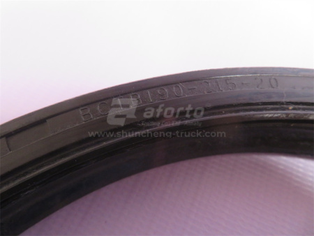Сальник балансирного вала HOWO 70T AC26 190*215*20 (оригинал)