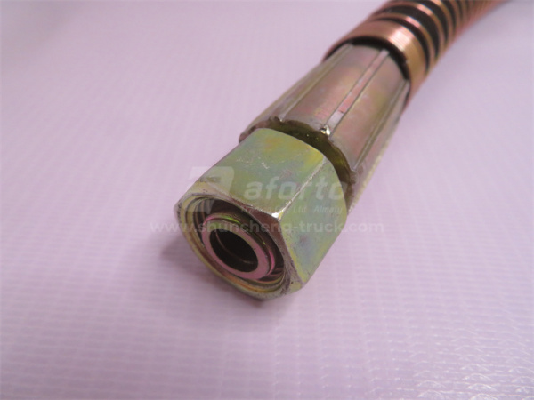 Шланг тормозной SHAANXI F3000 70см. QINYAN