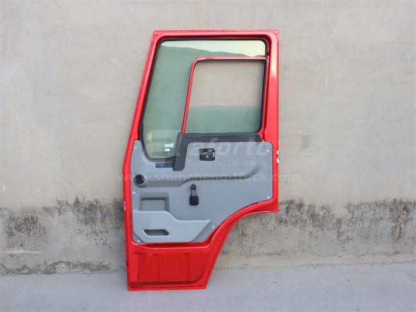 Дверь кабины HOWO в сборе правая красное
