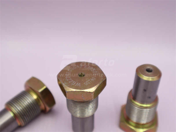 Болт 24*47*1.5 КПП HW18709 вилки делителя передач (оригинал)