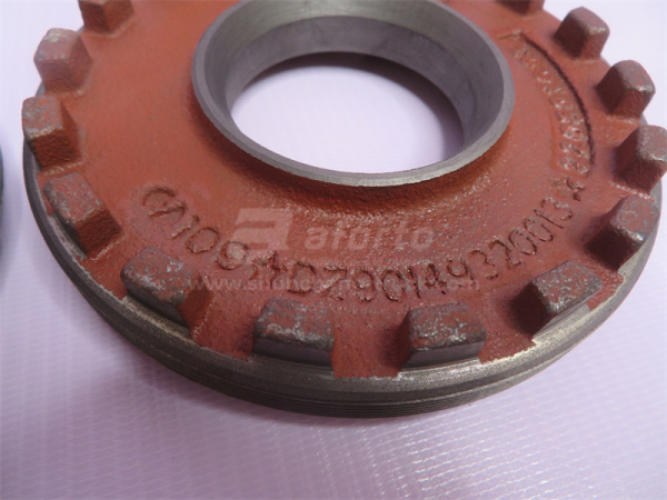 Гайка регулировочная дифференциала редуктора моста правый SHAANXI TGX (оригинал)