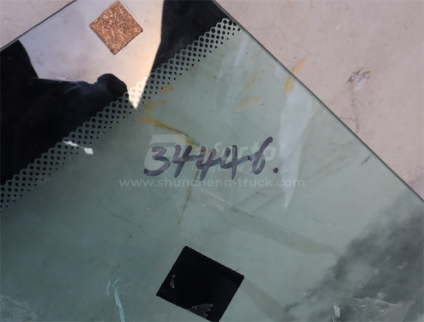 Стекло лобовое LINGONG SDLG 956FH средний