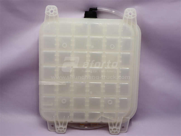 Бачок расширительный HOWO новая модель (оригинал)