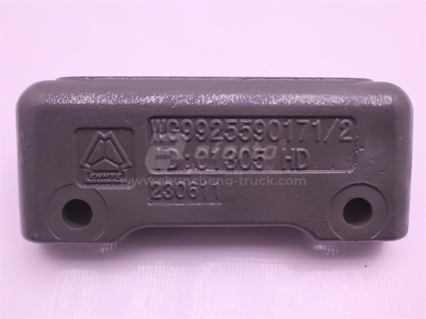 Кронштейн подушки двигателя HOWO TX левый (оригинал)