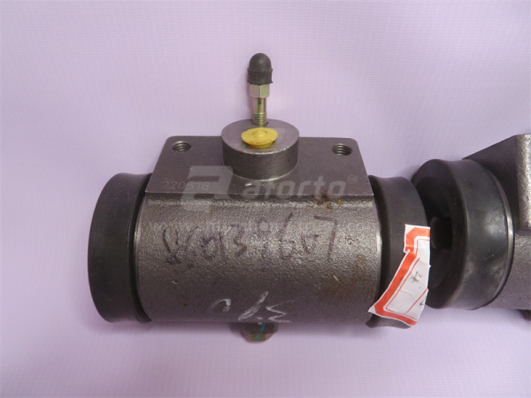 Цилиндр тормозной главный XCMG GR180/215 новый модель (оригинал)