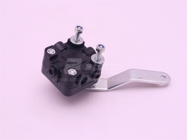 Кран регулятор уровня SHAANXI X3000 передно-левого