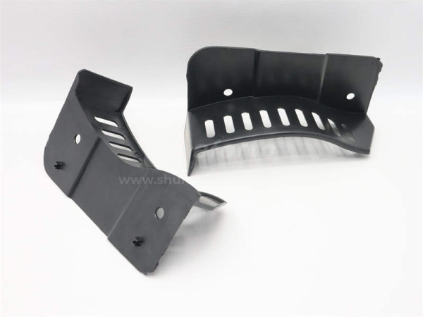 Молдинг бампера HOWO 2010 между бампером и ступенью левая