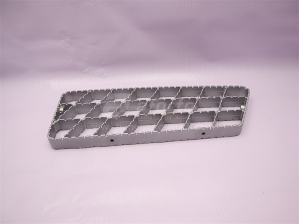 Ступень SHAANXI F2000 железная верхняя правая (оригинал)