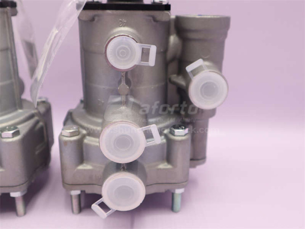 Кран управления тормозами прицепа SHAANXI X3000 (оригинал)