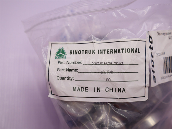 Заглушка блока двигателя (ф-40) WD615 (оригинал)