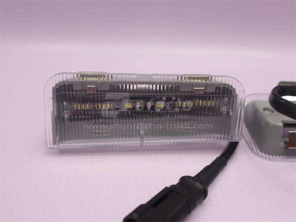 Фонарь подножки SHAANXI X3000/H3000S правая (оригинал)