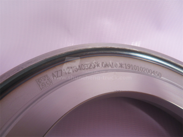 Кольцо распорное сальника ступицы задней HOWO 70T AC26 130*220*44 (оригинал)