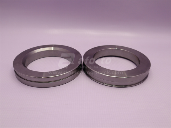 Кольцо распорное сальника балансирного вала STEYR 6*4/8*4 с проточки