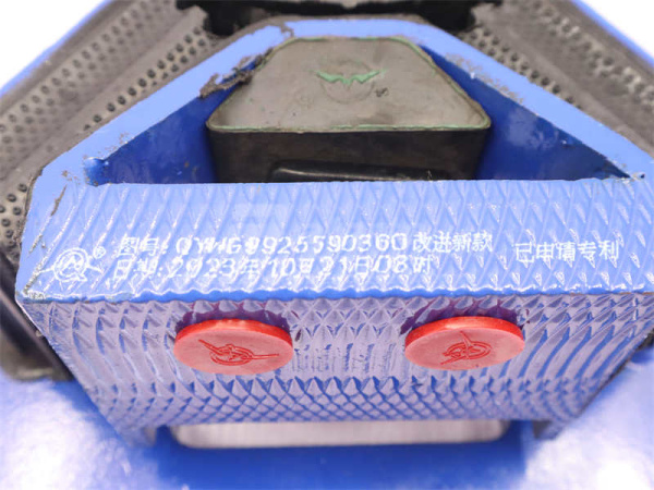 Подушка двигателя SITRAK C7H/TX400/TX440 задняя QINYAN