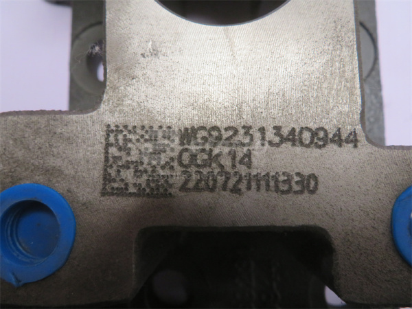 Кронштейн энергоакумуляторов HOWO среднего моста (оригинал)