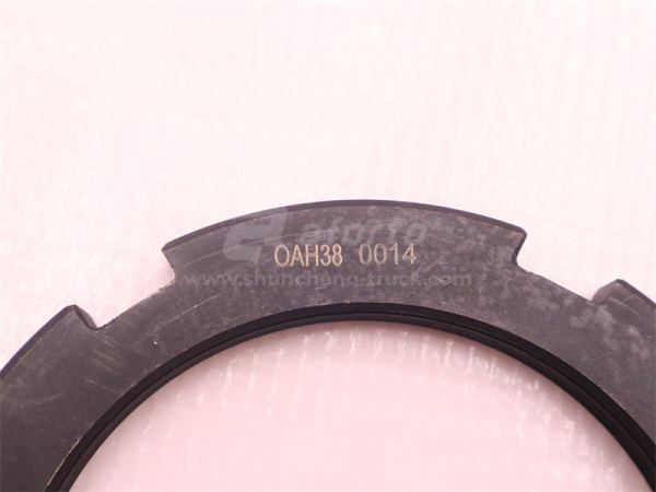 Гайка ступицы 80*1.5 задней правая STEYR (оригинал)