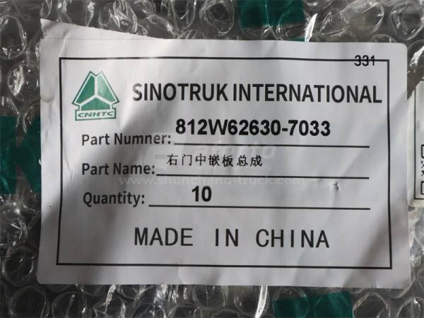 Обшивка двери  панень в сборе HOWO TX правая (оригинал)