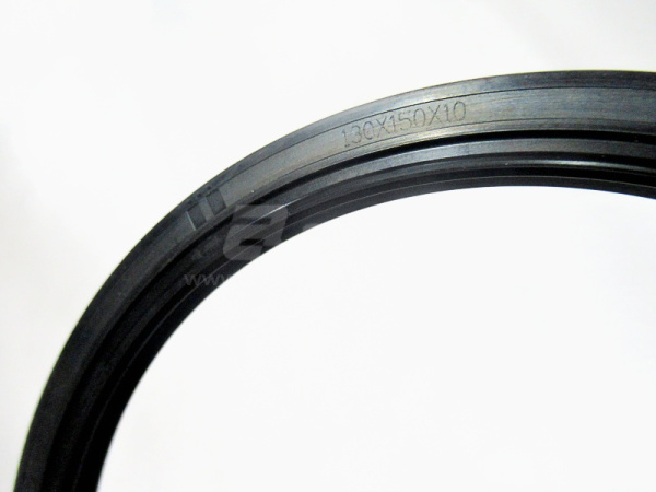 Сальник ступицы передней HANDE HDZ425/L3000 130*150*10 (оригинал)