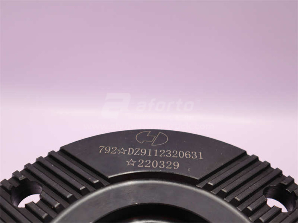 Фланец моста SHAANXI 180/90/28/4 (диаметр /высота/шлицы /отверстия) (оригинал)