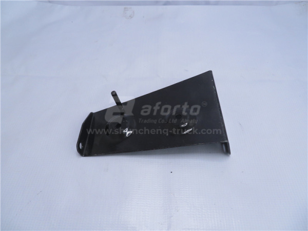 Кронштейн щиток подножки GTL верхней правой передний