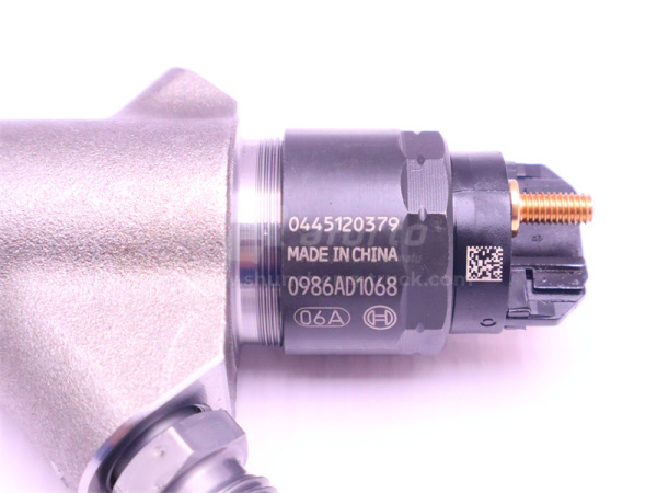 Форсунка топливная YC6A260-H300